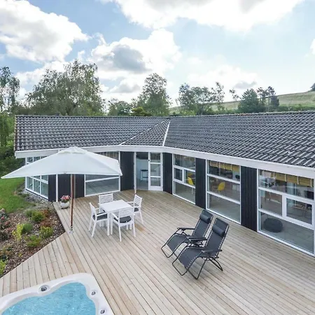2 Bedroom Awesome In Frevejle Holiday home *