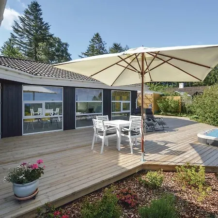 Сasa de vacaciones Two-bedroom In *